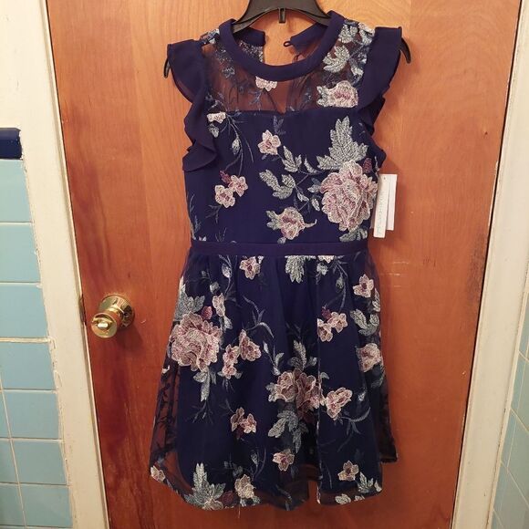 Beautiful Girl Dress - Picture 3 of 12